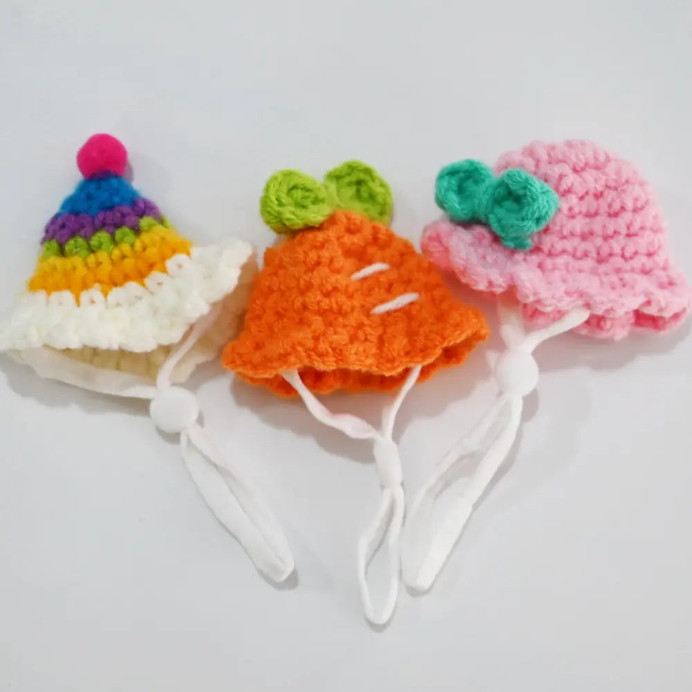 6 Pieces Random Hamster Hat, Mini Critter Hat with Adjustable Strap, Cute Hand Knit Frog Rainbow Carrot Small Hat, Lizard Guinea Pig Reptile Costume