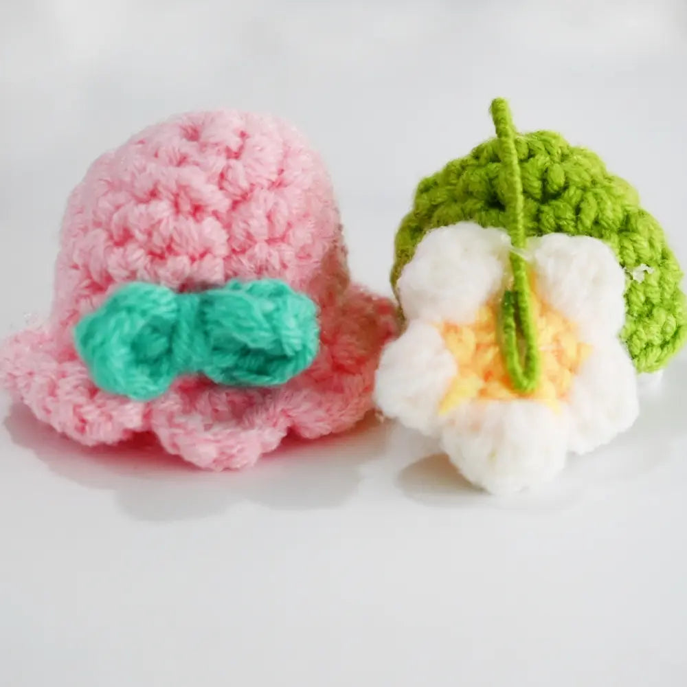 6 Pieces Random Hamster Hat, Mini Critter Hat with Adjustable Strap, Cute Hand Knit Frog Rainbow Carrot Small Hat, Lizard Guinea Pig Reptile Costume